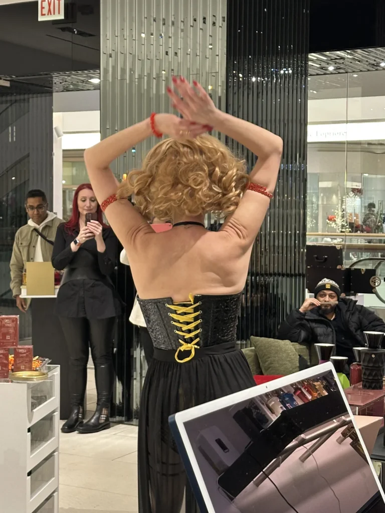 Vaudezilla performer in a black corset performing at the Curatrix fragrance boutique event