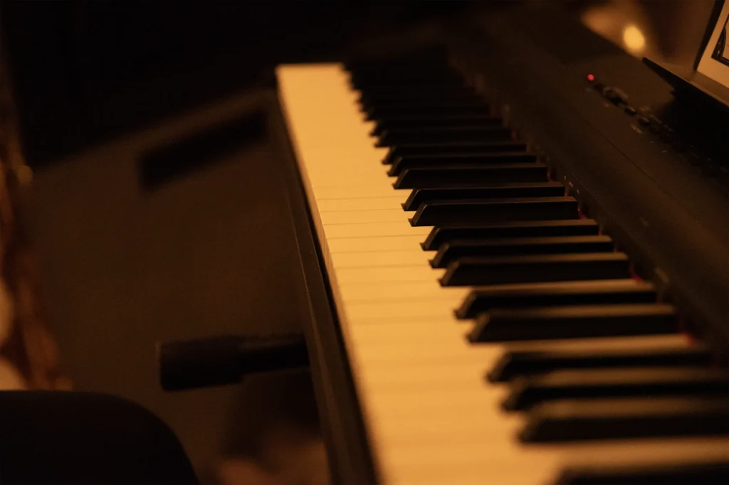 Live Piano Detail at The Peninsula Chicago | Vaudezilla Vaudezilla Close up of piano keys in warm amber light during a private event at The Peninsula Chicago